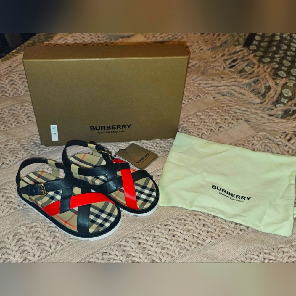 Burberry girls sandals